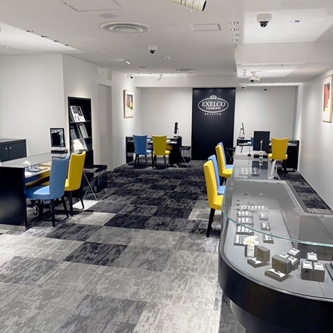 横浜モアーズ店